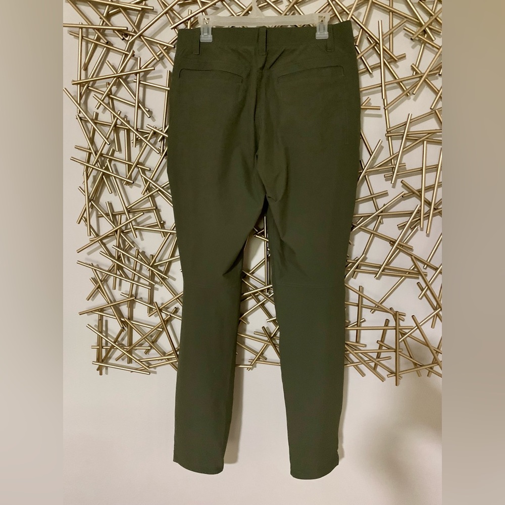 Under Armour fitted pants 32x34
